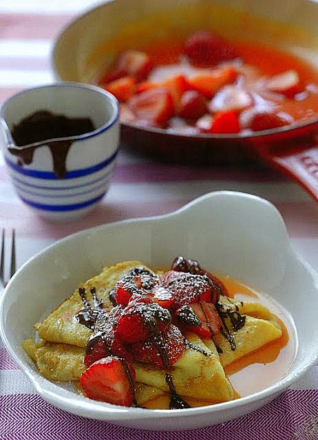 Chocolate strawberry crepes recipe for your Valentine’s Day menu with aphrodisiacs
