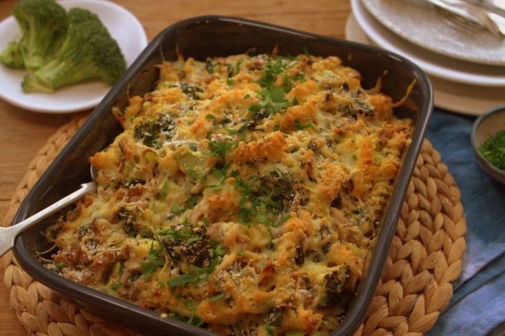 easy seafood recipes. Tuna Broccoli Spinach Mornay, fish dish for dinner, tuna dinner idea,