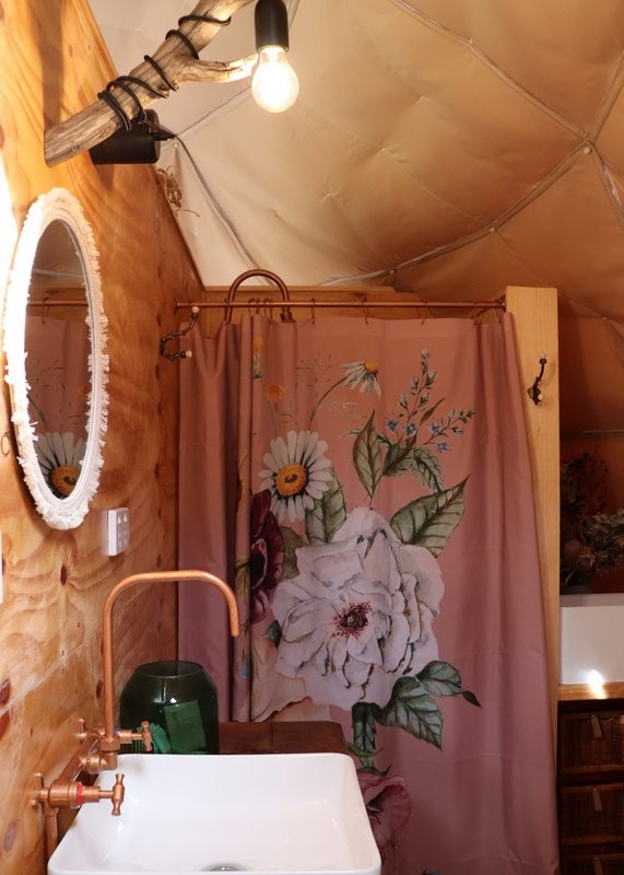 Glamping dome ensuite