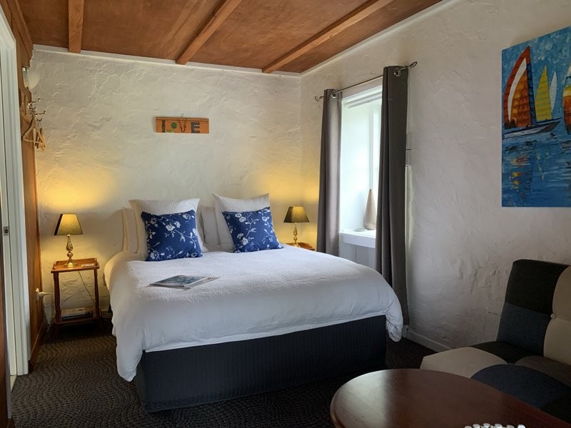 Straw House Granite Belt accommodation bedroom