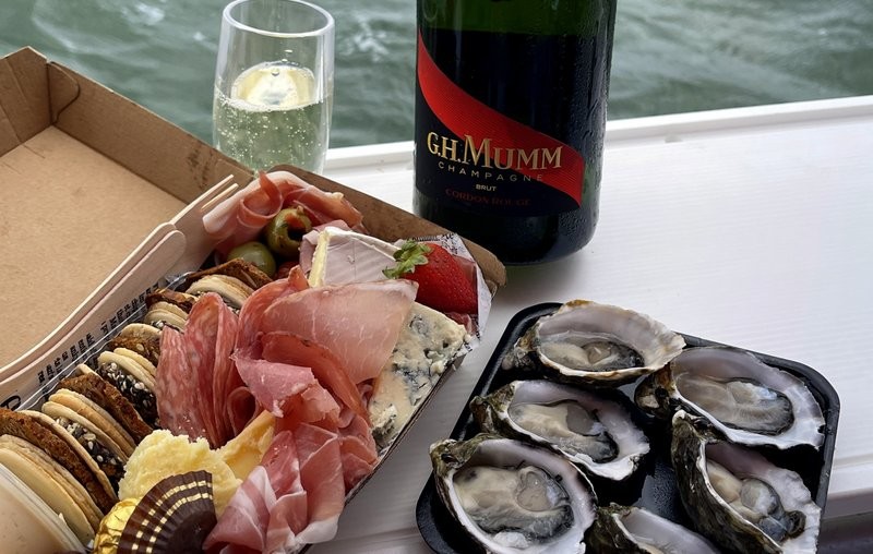 brisbane champagne and oyster cruise